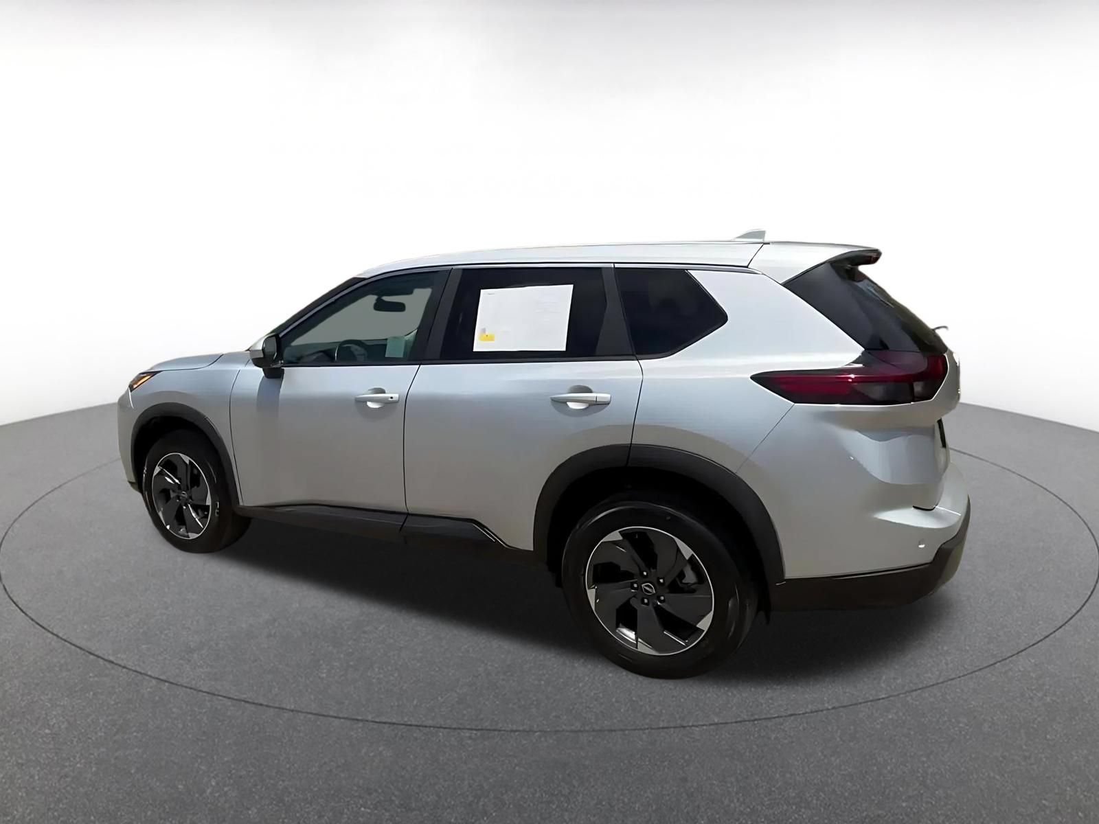 Used 2025 Nissan Rogue SV FWD image 10