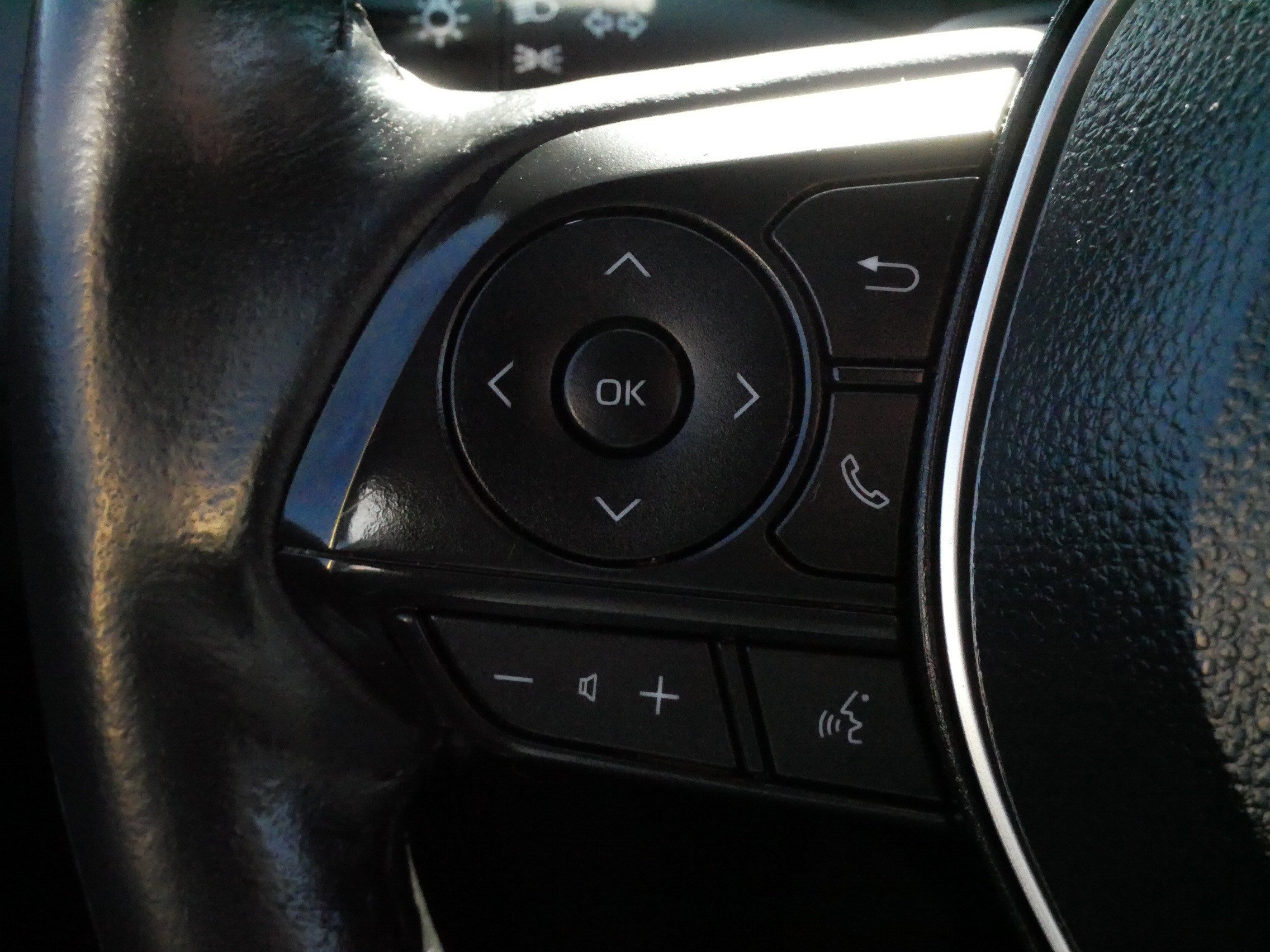 Used 2024 Toyota Corolla Cross SE w/ Moonroof Package AWD/4WD image 28