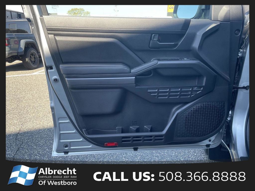 Used 2025 Toyota Tacoma SR5 AWD/4WD image 12