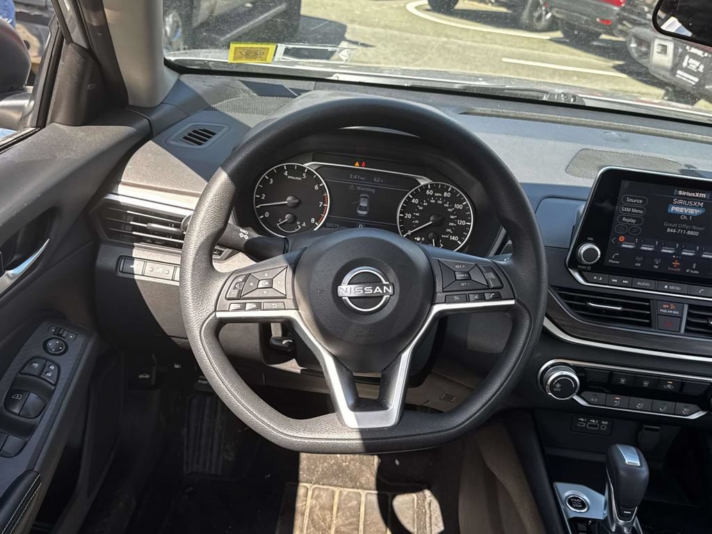 Used 2024 Nissan Altima 2.5 SV FWD image 12