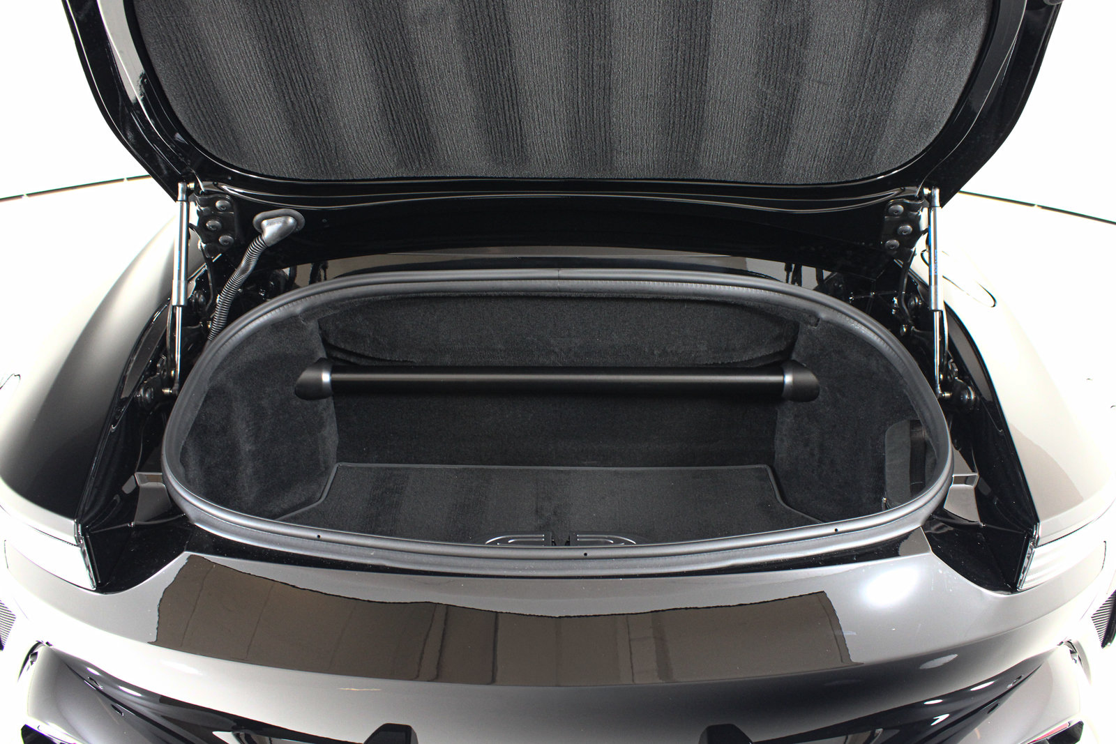 Used 2026 Aston Martin V8 Vantage S RWD image 36