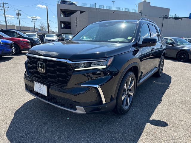 Used 2025 Honda Pilot Elite image 1