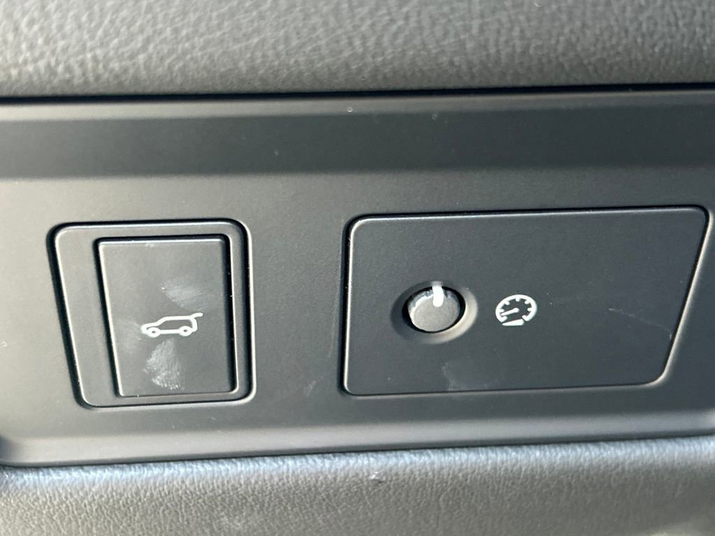 Used 2024 Jaguar F-PACE R-Dynamic S image 31