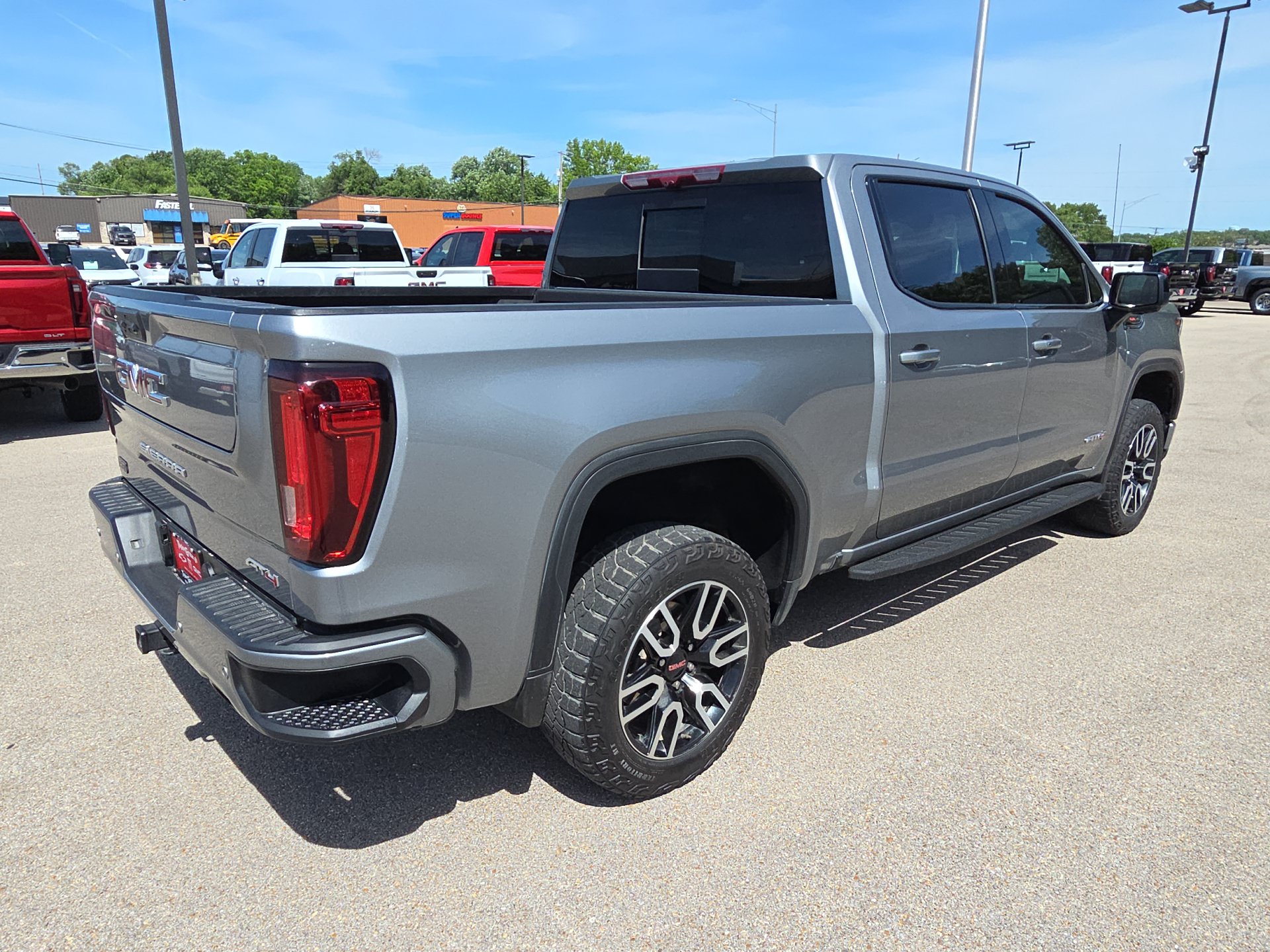 Used 2024 GMC Sierra 1500 AT4 w/ Technology Package AWD/4WD image 10