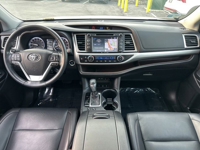 Used 2019 Toyota Highlander XLE image 16