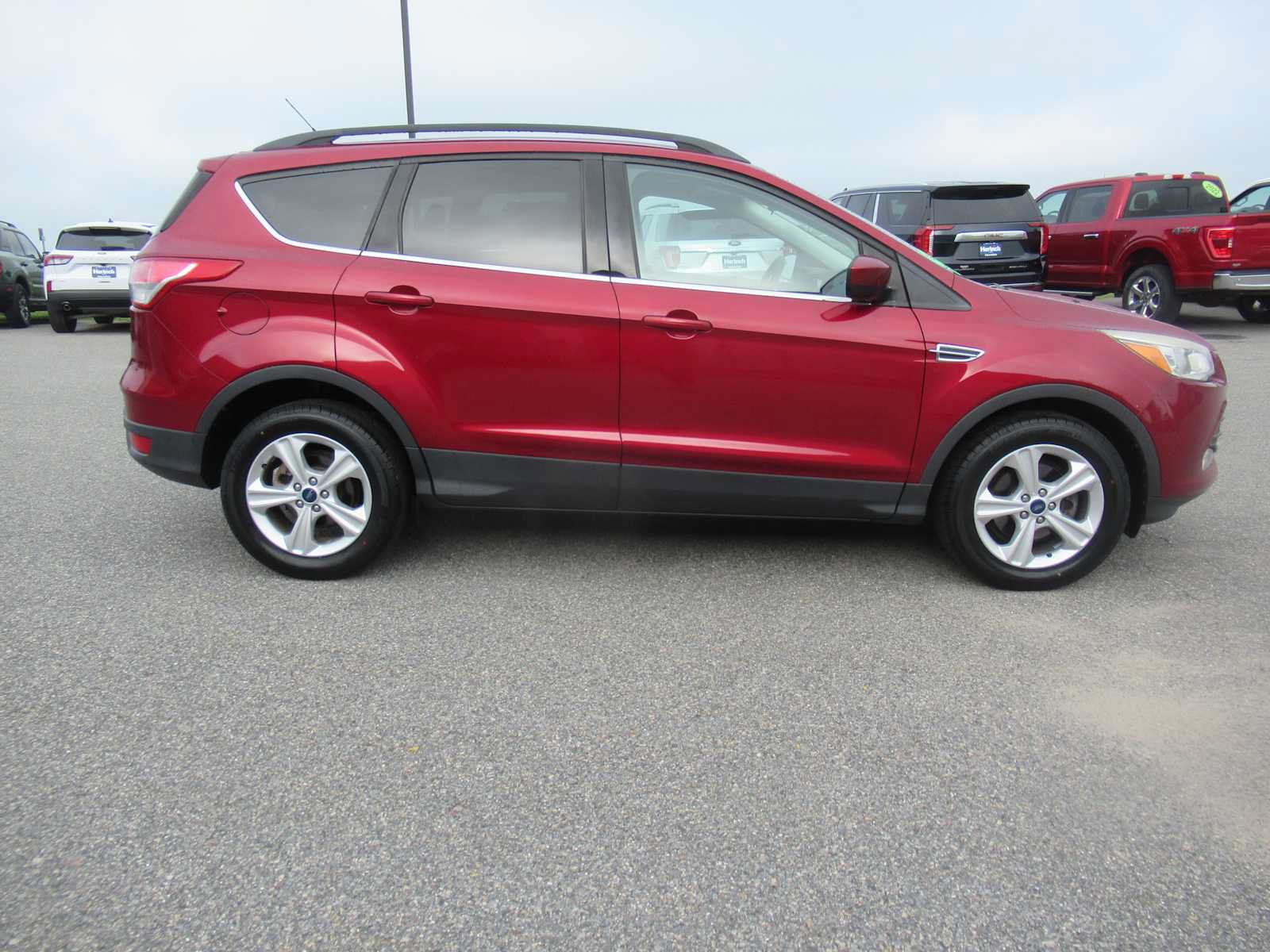 Used 2016 Ford Escape SE w/ Equipment Group 201A FWD image 4
