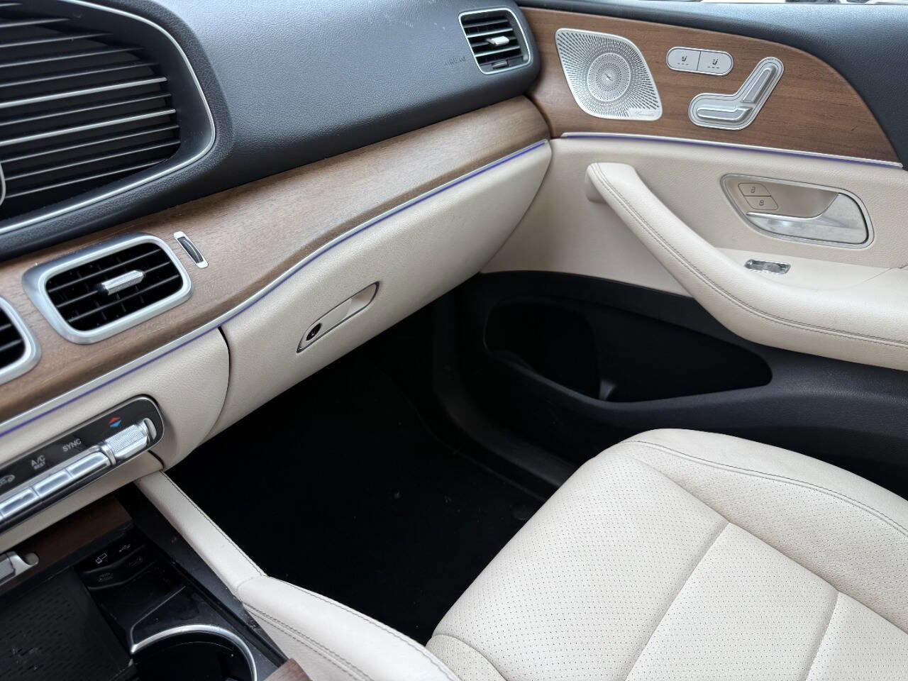 Used 2021 Mercedes-Benz GLE 350 w/ AMG Line Exterior image 16