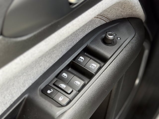Used 2023 Jeep Compass Latitude AWD/4WD image 20