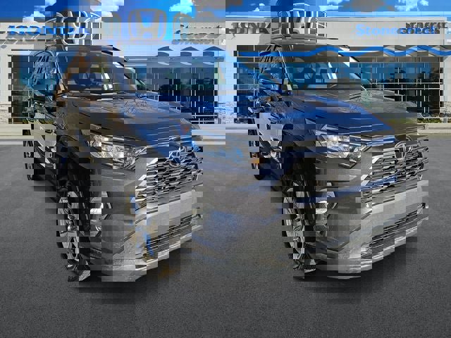 Used 2021 Toyota RAV4 XLE image 1