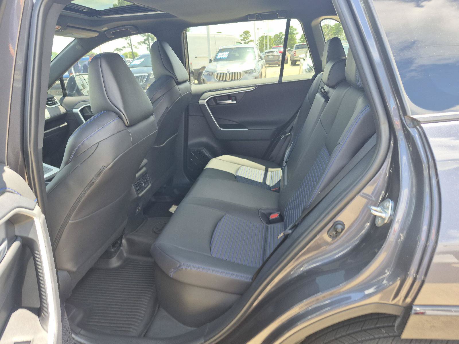 Used 2025 Toyota RAV4 XSE AWD/4WD image 8