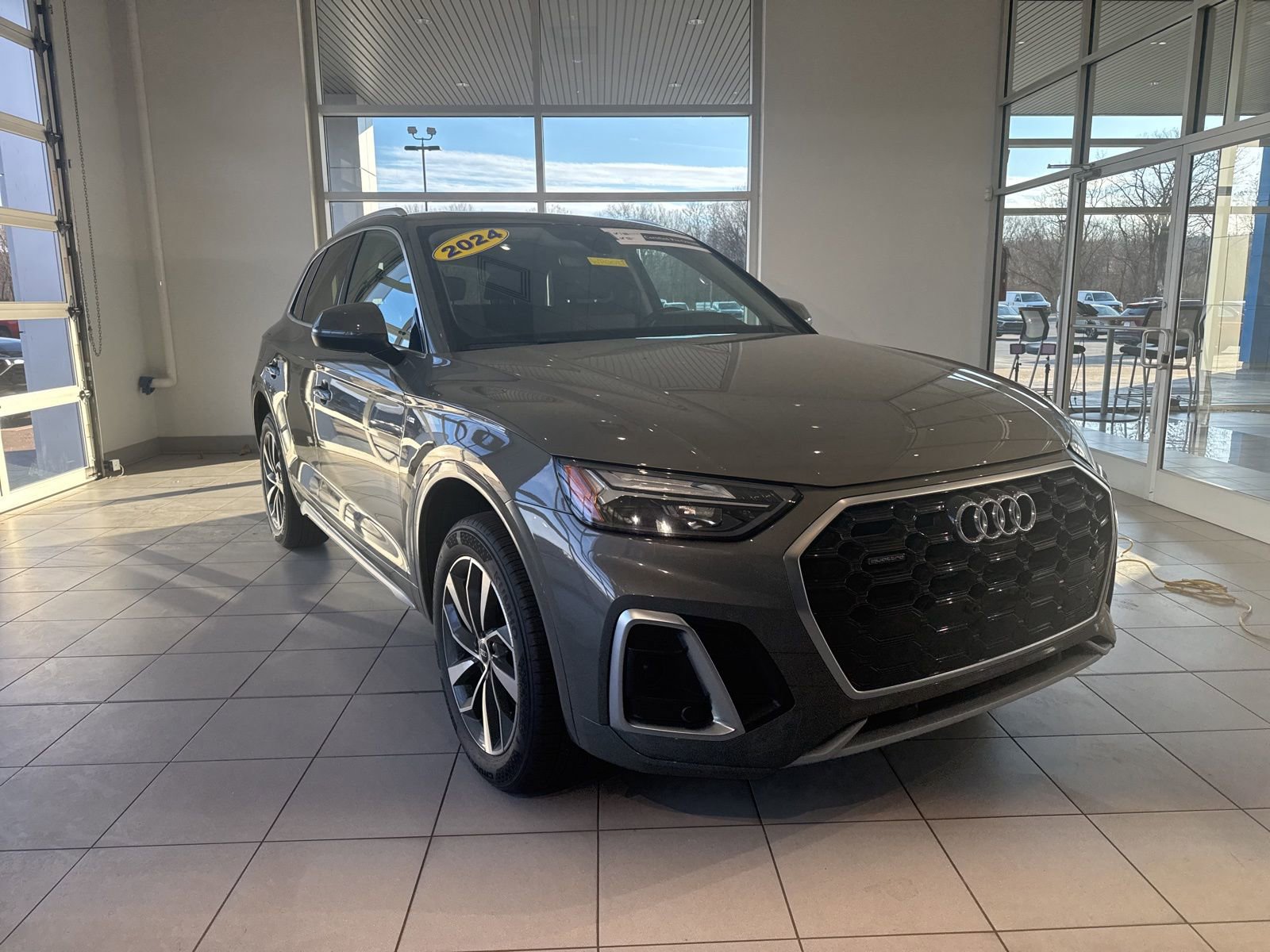 Used 2024 Audi Q5 2.0T Premium Plus image 3