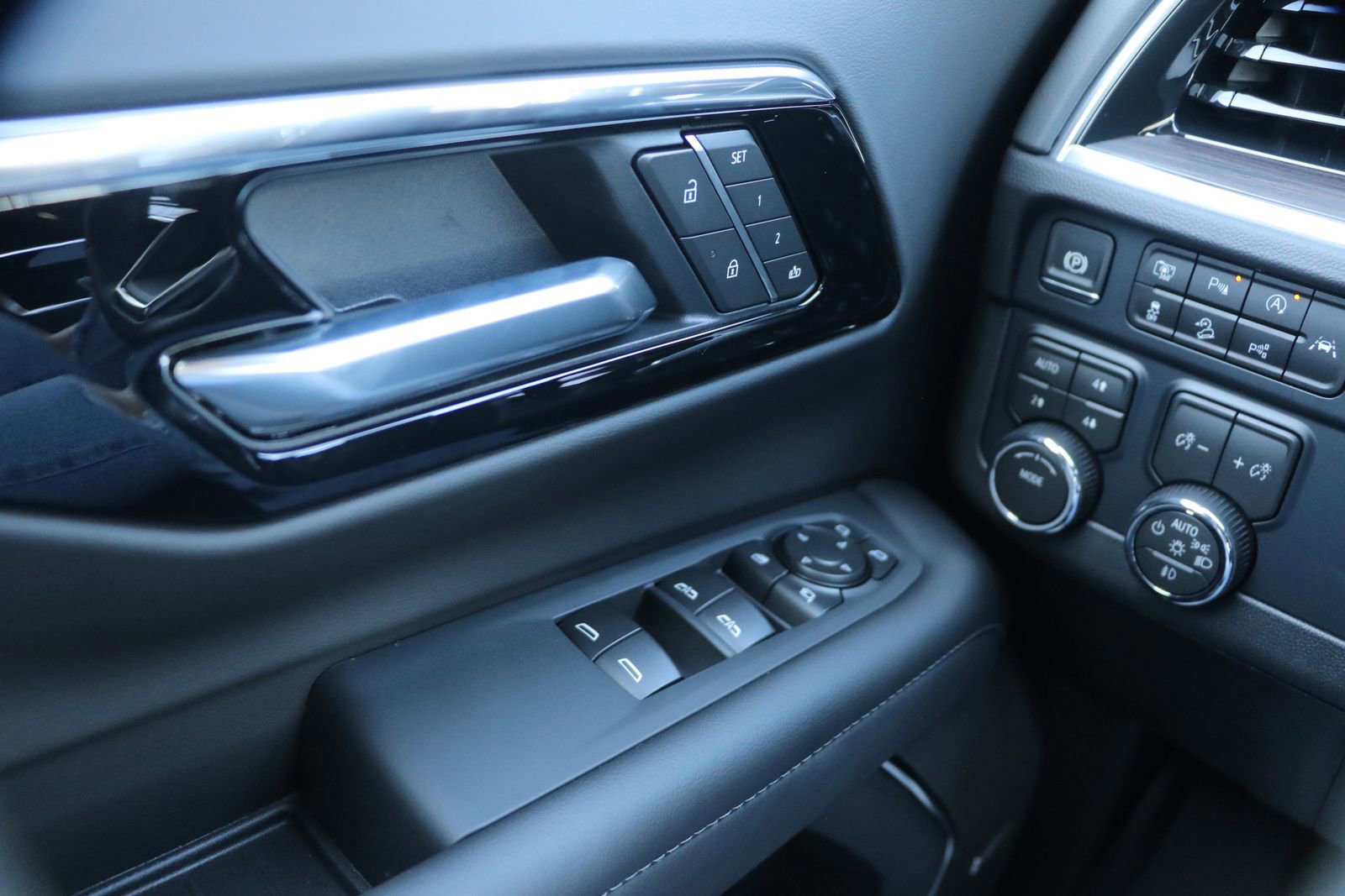 New 2026 Chevrolet Suburban Z71 w/ Comfort Package image 11