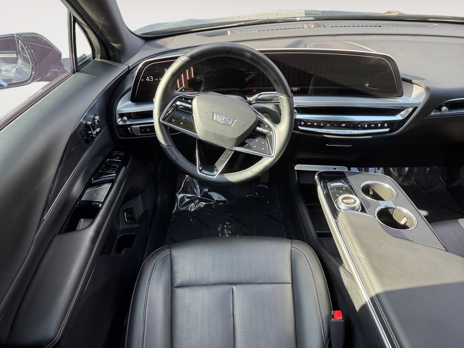 Used 2024 Cadillac Lyriq Luxury AWD/4WD image 10