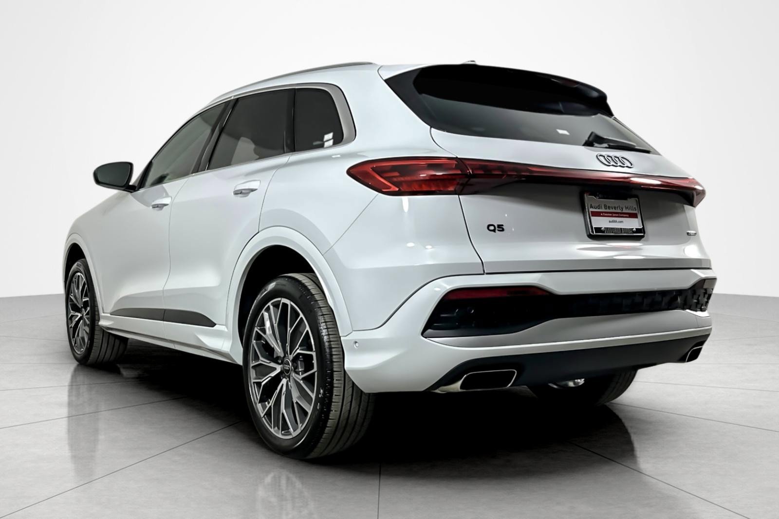 Used 2025 Audi Q5 Premium Plus w/ Premium Plus image 3