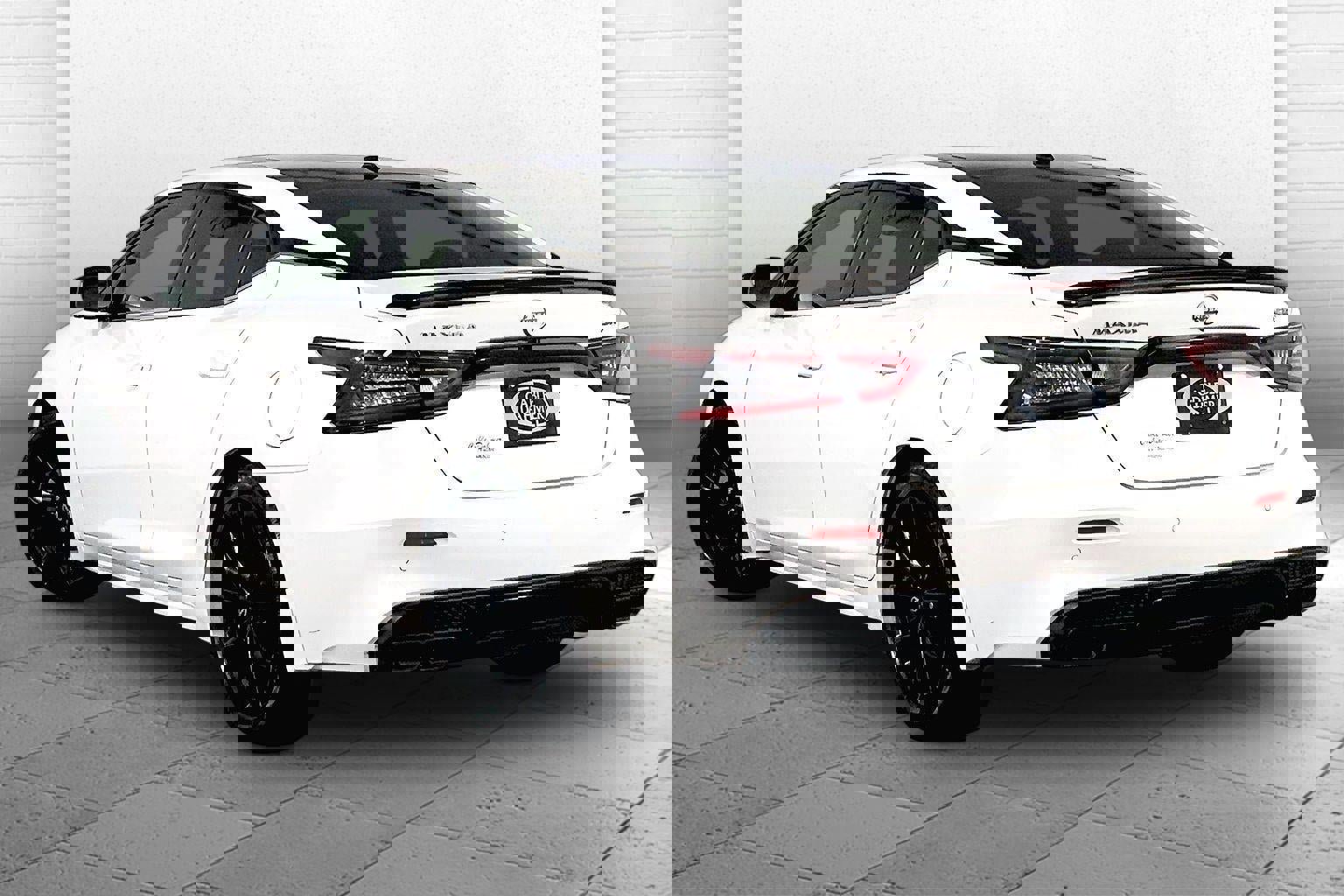 Used 2023 Nissan Maxima SR image 11