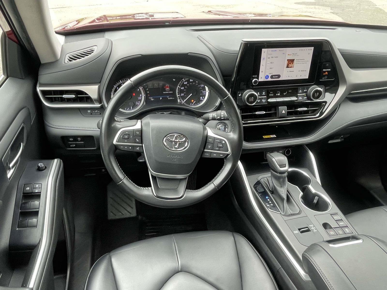 Used 2023 Toyota Highlander XLE FWD image 11