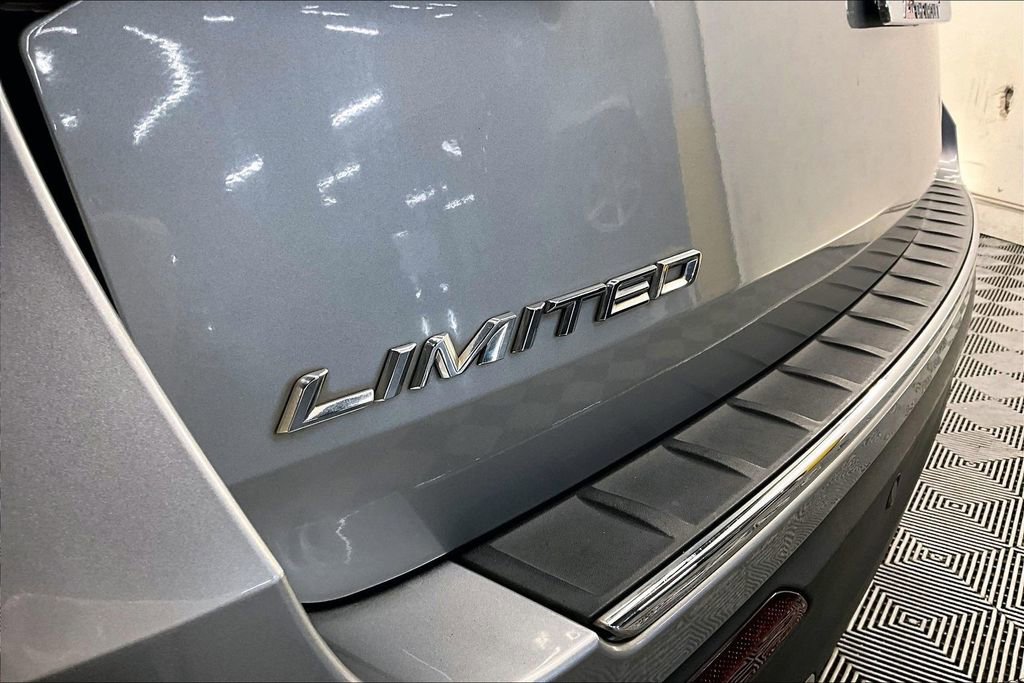 Used 2022 Ford Explorer Limited w/ Equipment Group 301A image 30