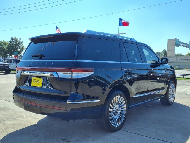 Certified 2023 Lincoln Navigator Reserve RWD image 2