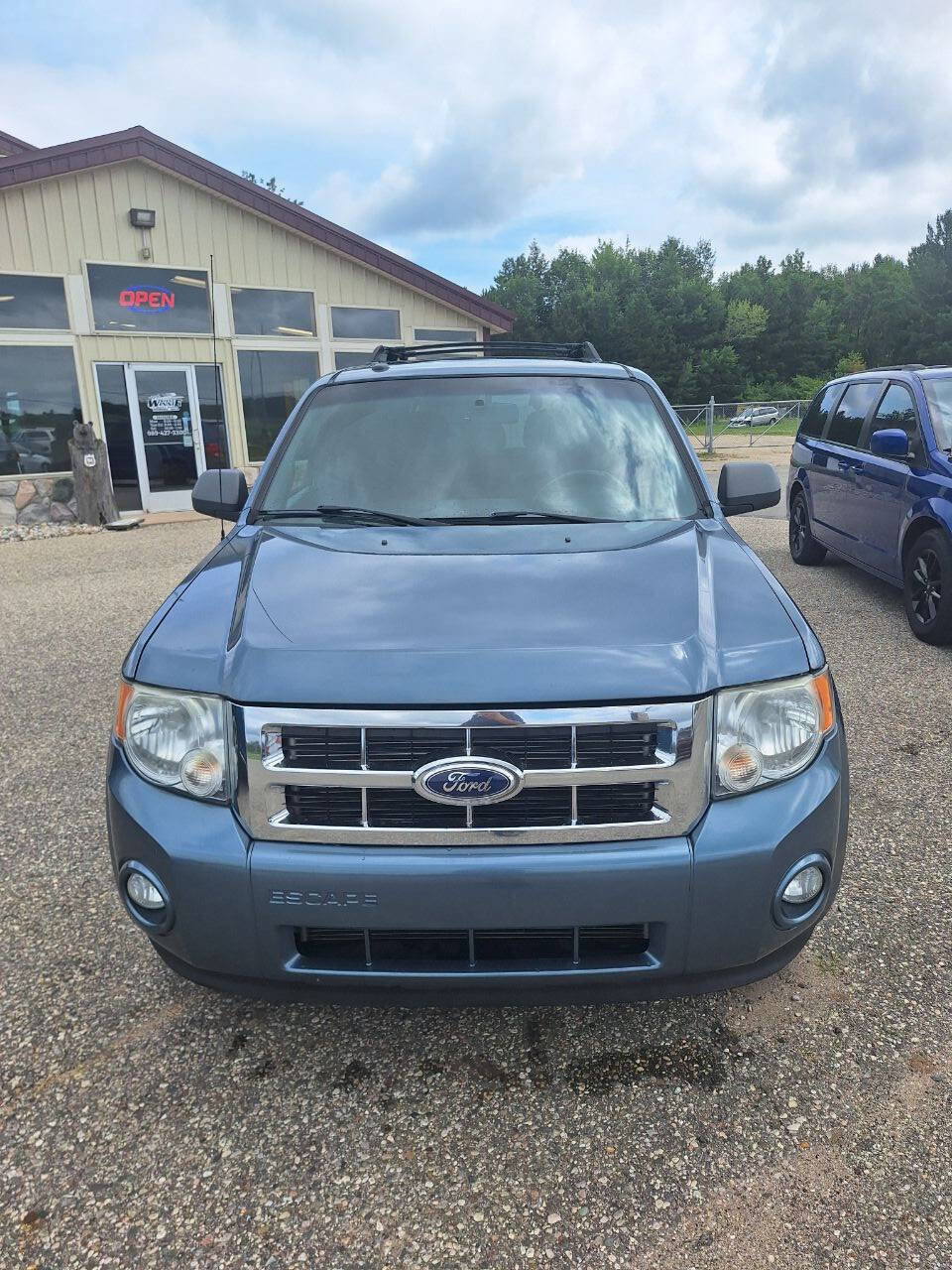 Used 2010 Ford Escape XLT image 2