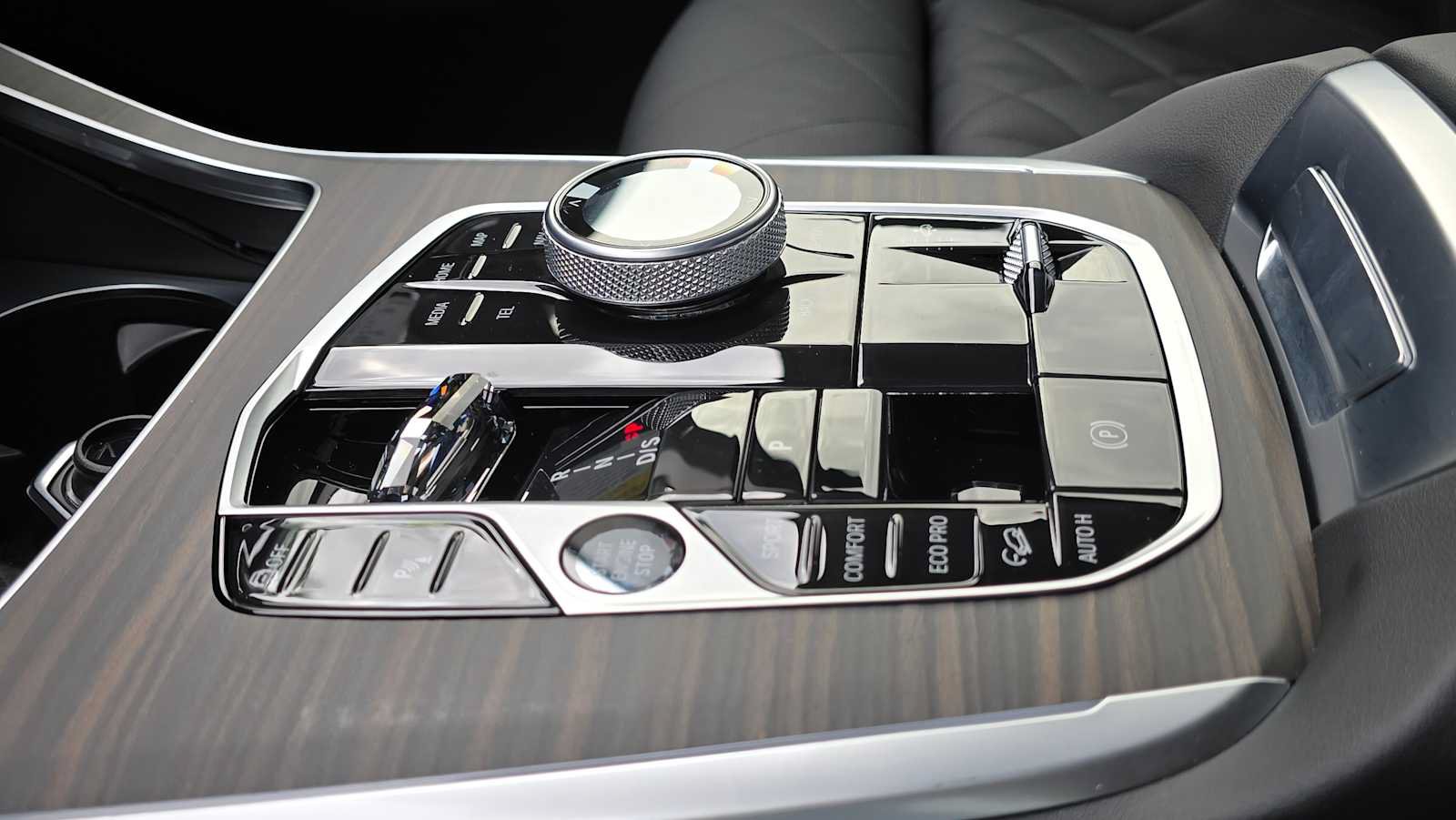 Used 2025 BMW X7 xDrive40i w/ Premium Package AWD/4WD image 38