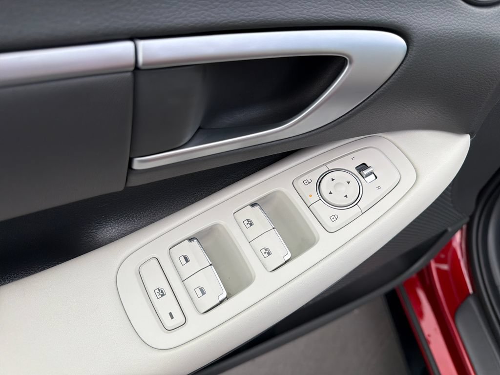 Used 2025 Hyundai Sonata SEL FWD image 11