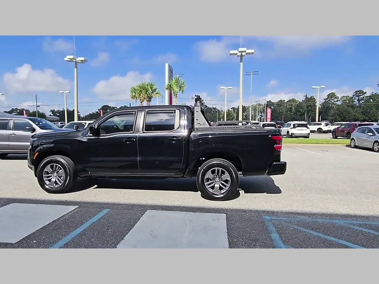 Used 2025 Nissan Frontier SV AWD/4WD image 29