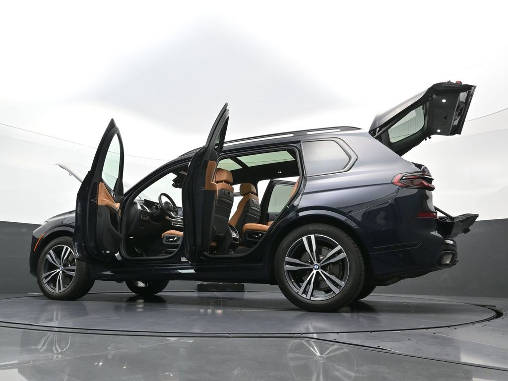 Used 2025 BMW X7 xDrive40i w/ M Sport Package image 43