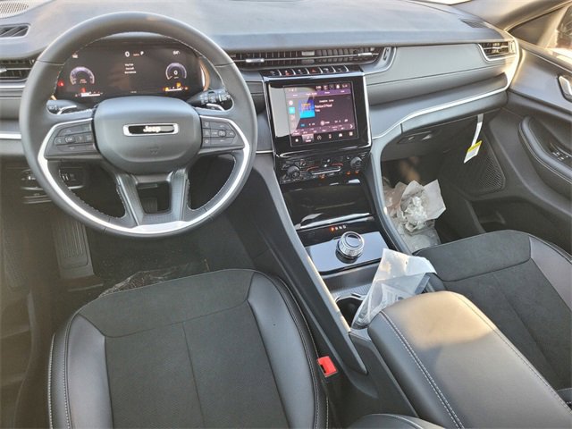 New 2025 Jeep Grand Cherokee Altitude image 10