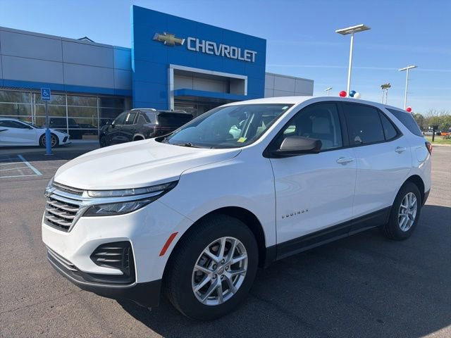 Used 2024 Chevrolet Equinox LS w/ LS Convenience Package AWD/4WD image 1