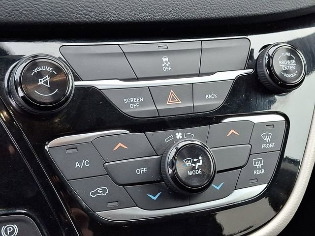 Used 2017 Chrysler Pacifica LX image 16