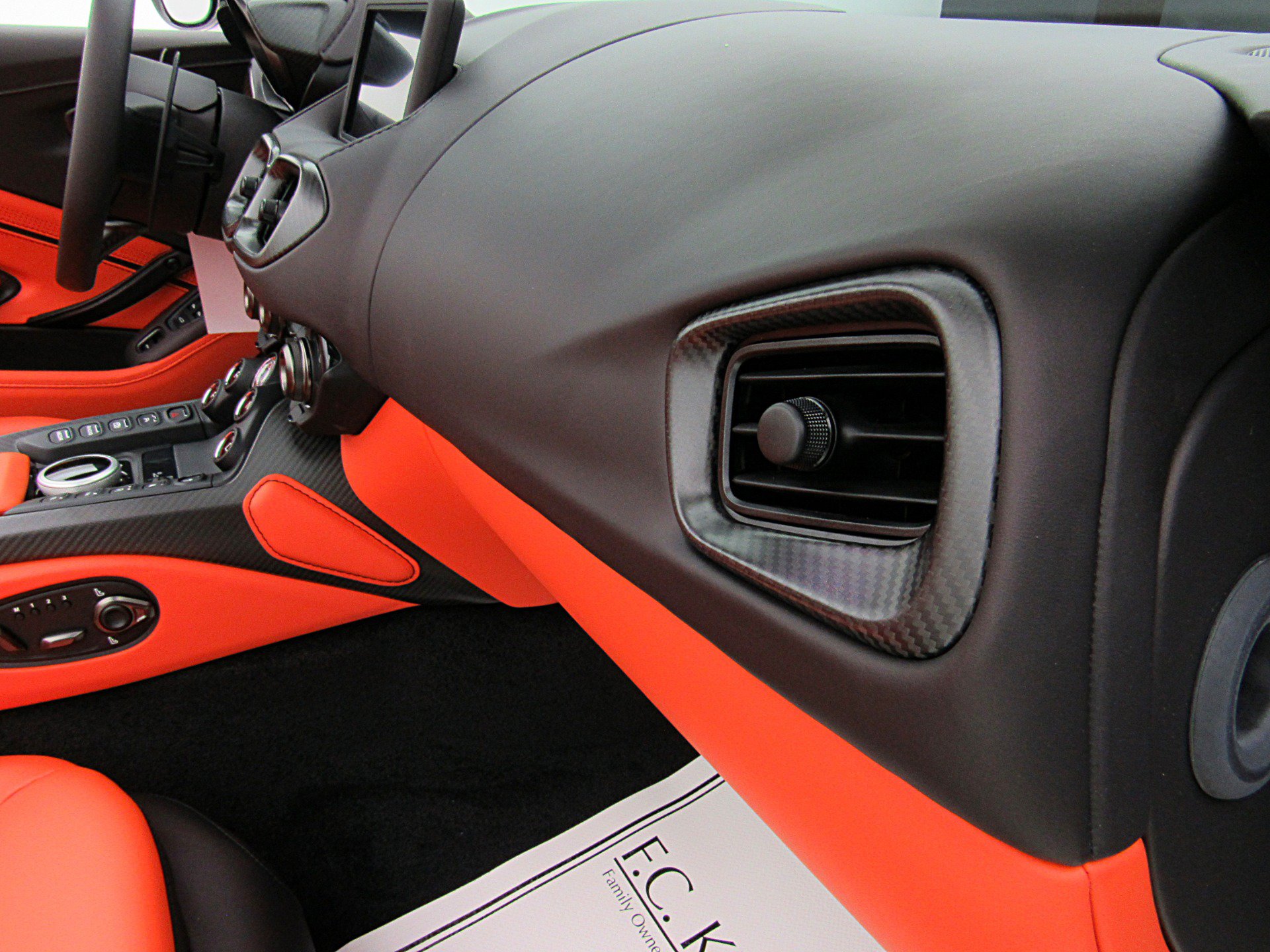 Used 2023 Aston Martin V8 Vantage Roadster RWD image 35