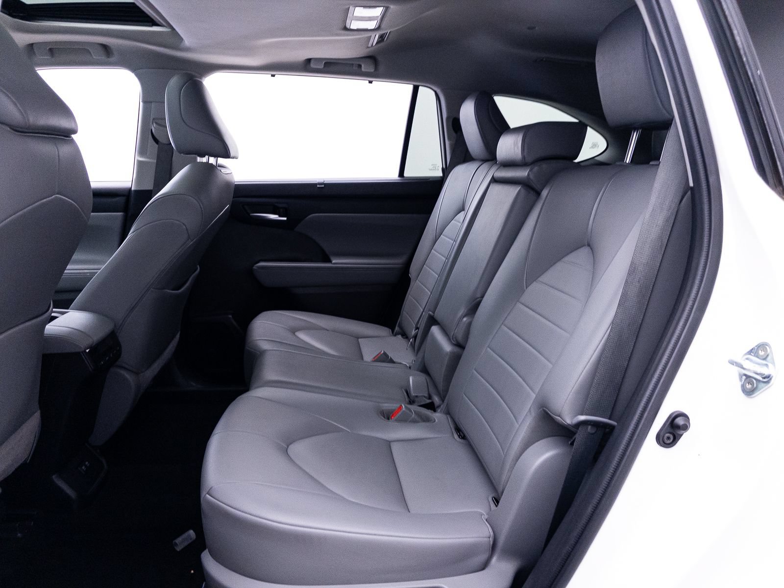 Used 2021 Toyota Highlander XLE AWD/4WD image 42