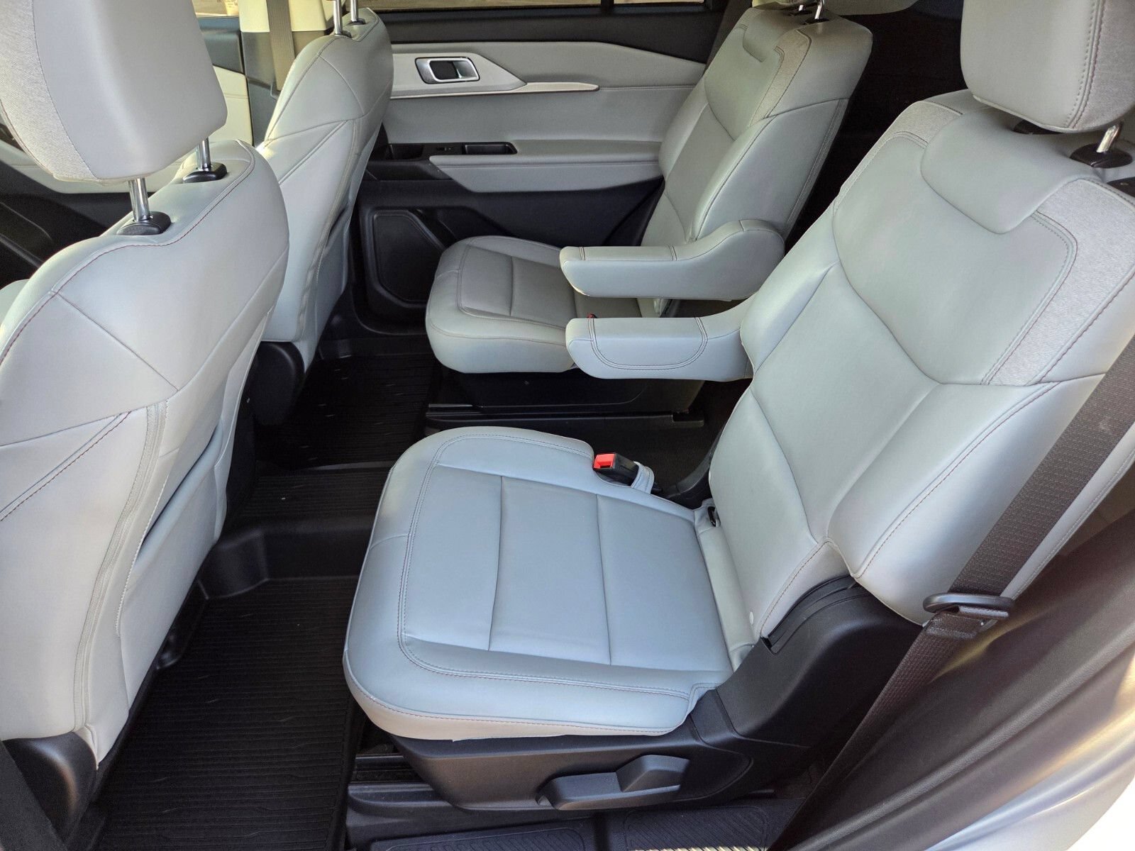 Certified 2025 Ford Explorer Active w/ Active Comfort Package AWD/4WD image 12