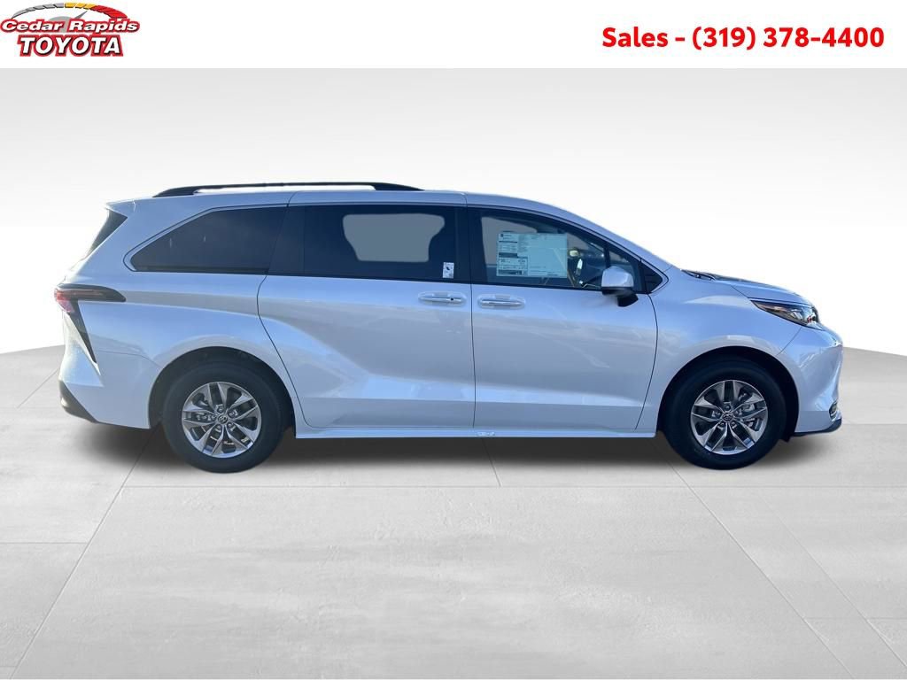 New 2026 Toyota Sienna XLE image 6