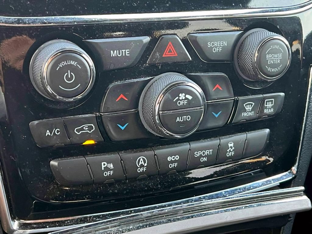 Used 2020 Jeep Grand Cherokee Laredo w/ Security & Convenience Group AWD/4WD image 32