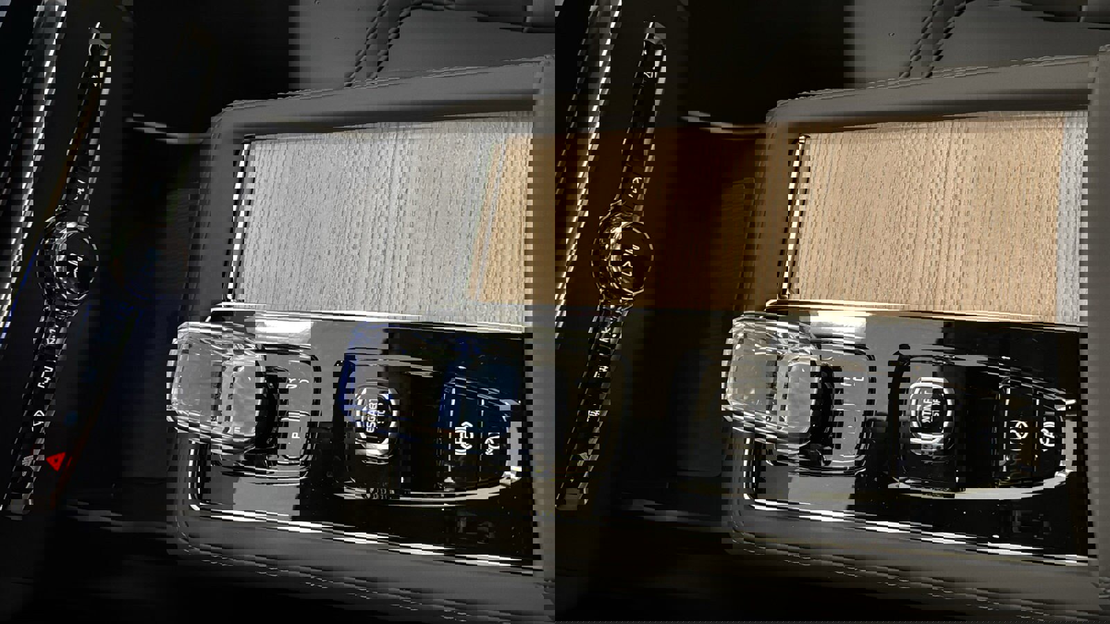 New 2026 Volvo XC90 B5 Core w/ Protection Package image 19