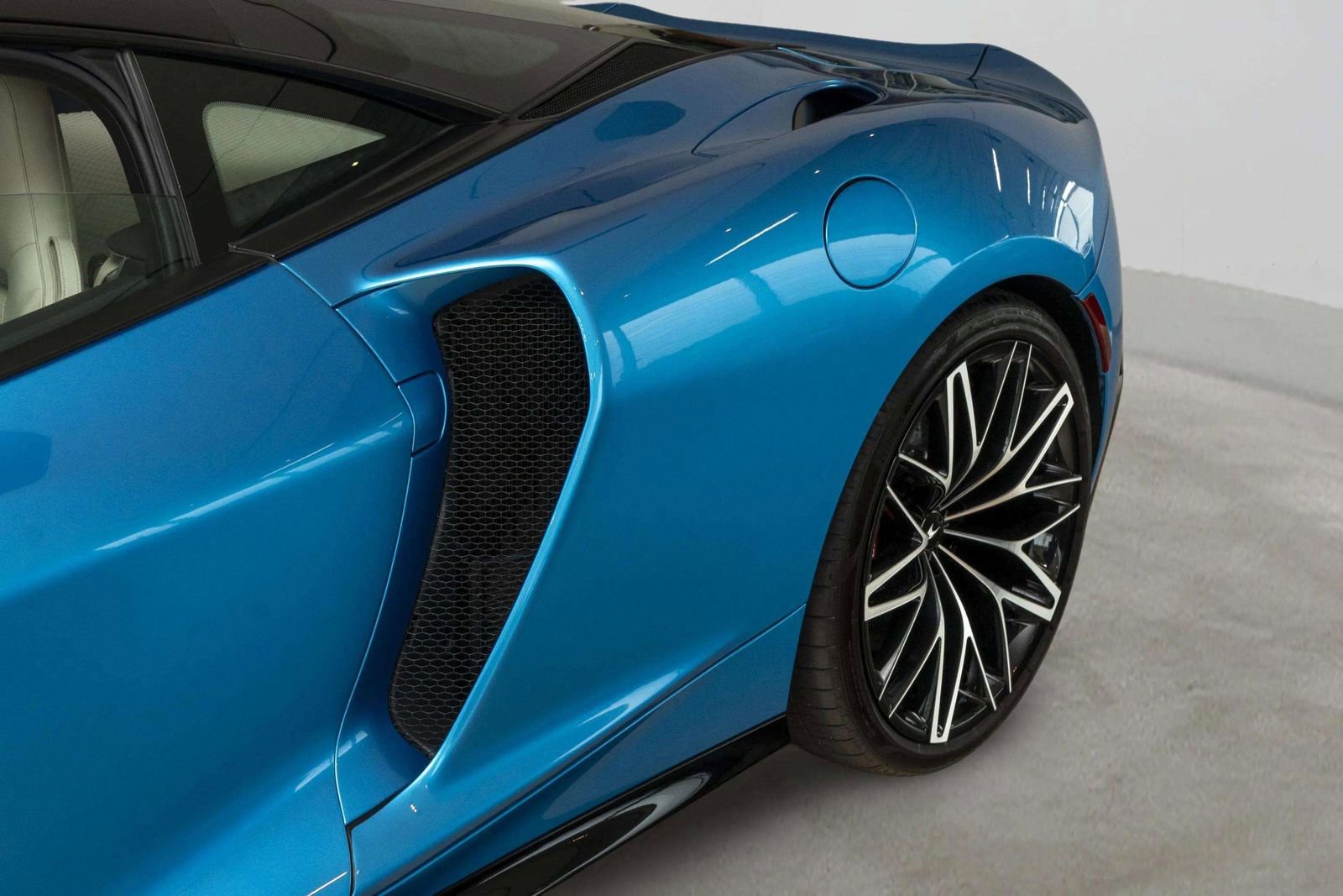 Used 2023 McLaren GT RWD image 36