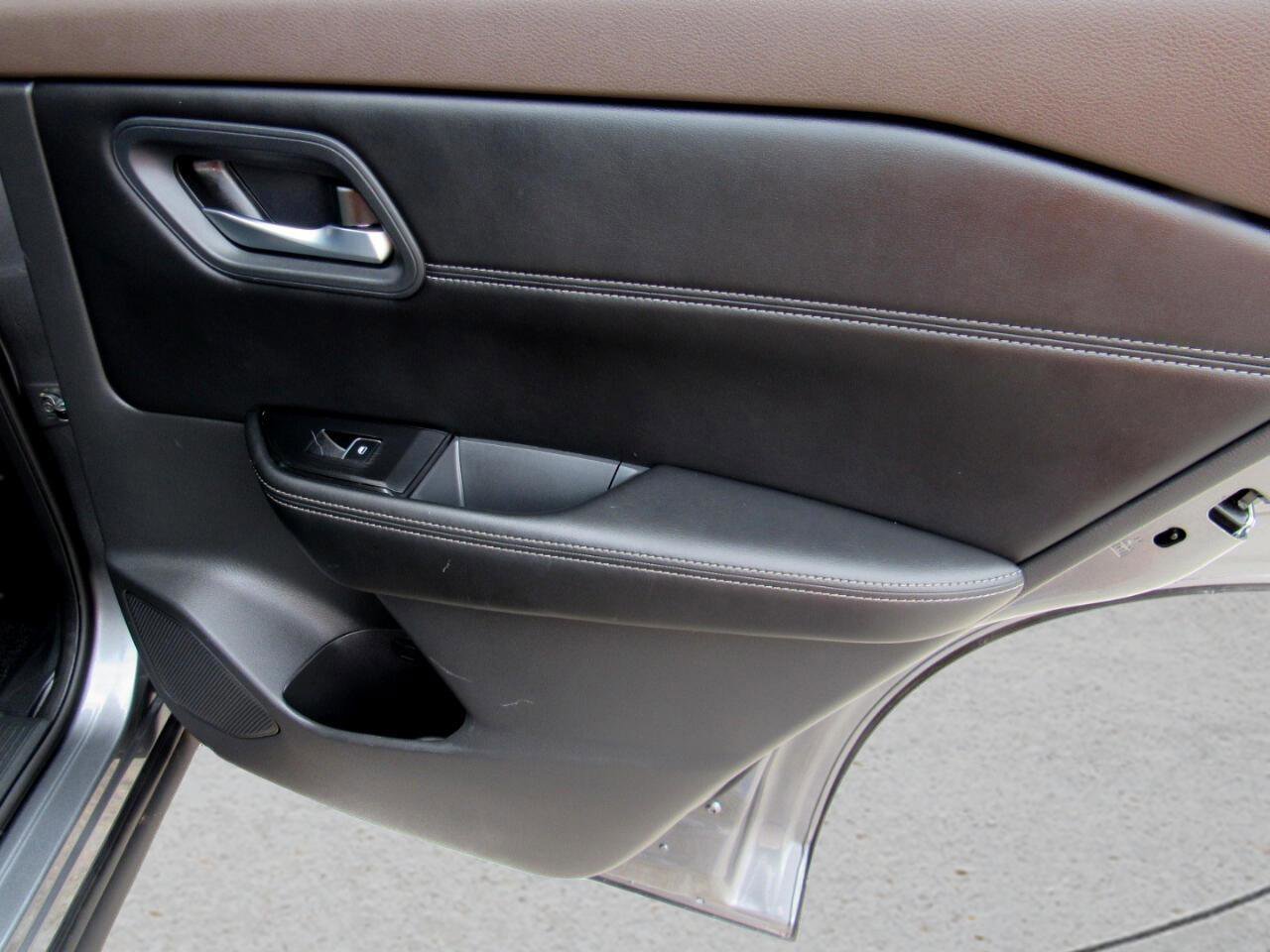 Used 2023 Nissan Rogue SL AWD/4WD image 38