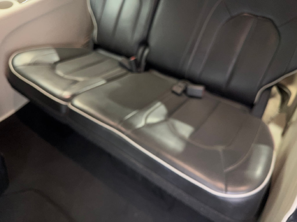 Used 2022 Chrysler Pacifica Limited FWD image 41