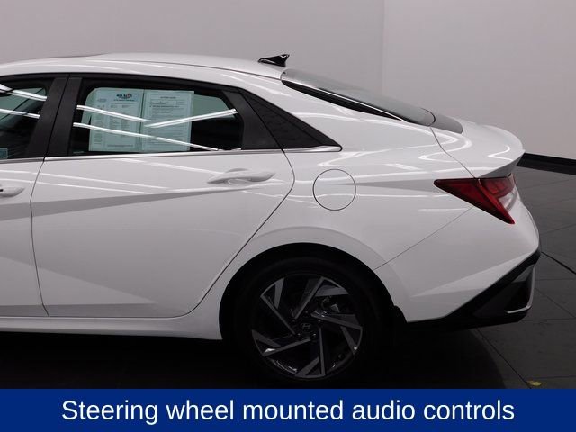 Certified 2025 Hyundai Elantra SEL image 17