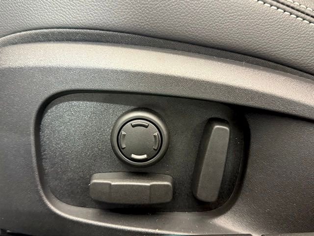 New 2024 Jaguar XF R-Dynamic SE image 28