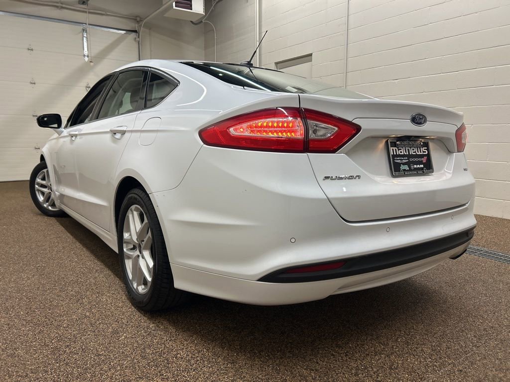 Used 2016 Ford Fusion SE image 4