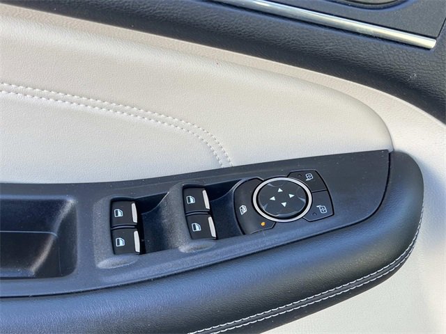 Used 2022 Ford Edge Titanium w/ Class II Trailer Tow Package image 29