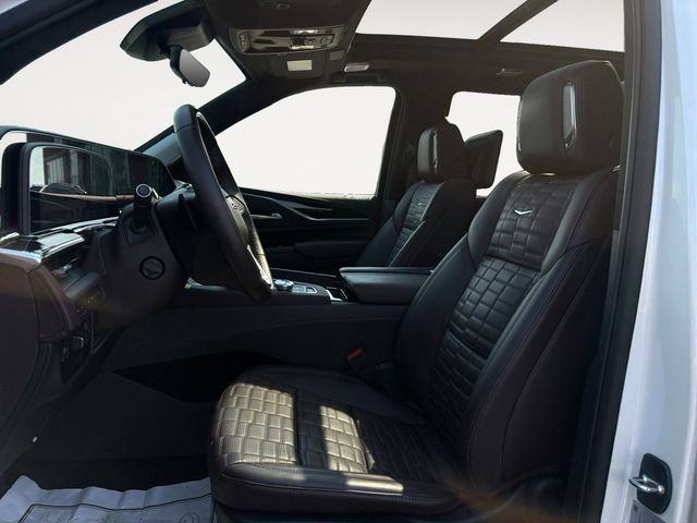 Certified 2023 Cadillac Escalade Sport Platinum w/ LPO, ONYX Package AWD/4WD image 9