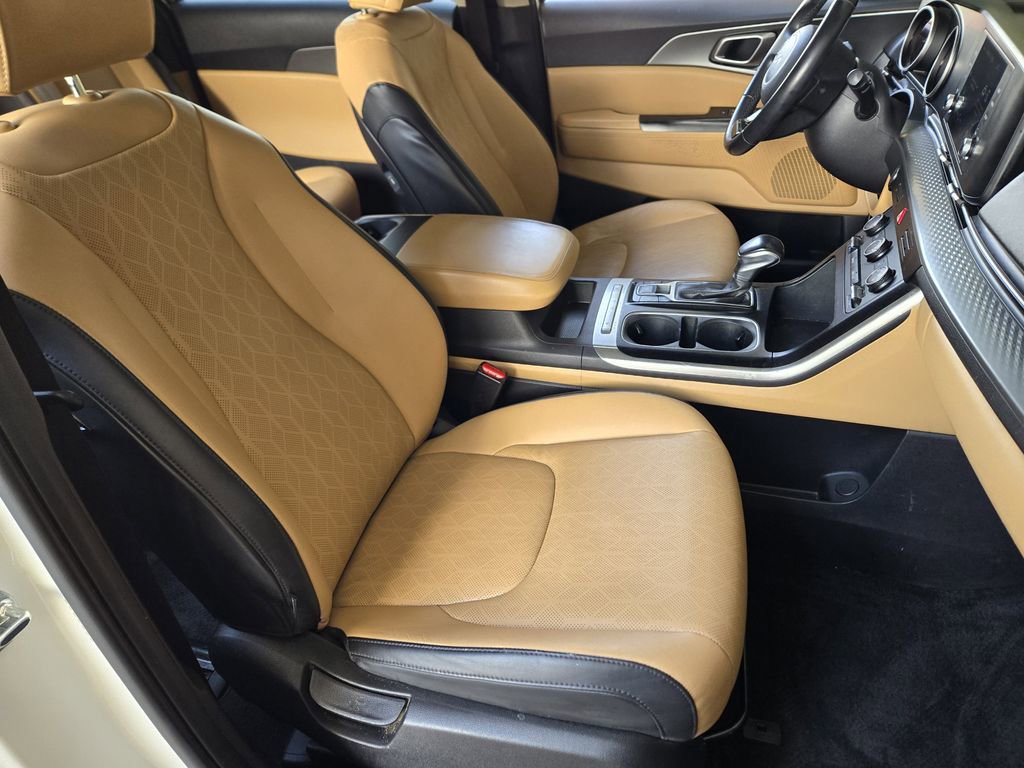 Used 2022 Kia Carnival LX image 13