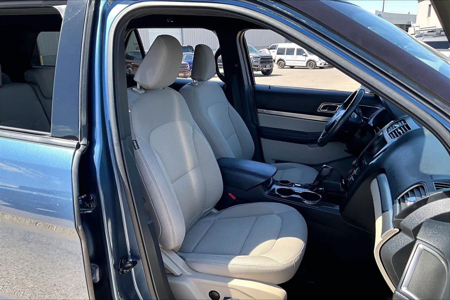 Used 2019 Ford Explorer XLT w/ Equipment Group 201A FWD image 9