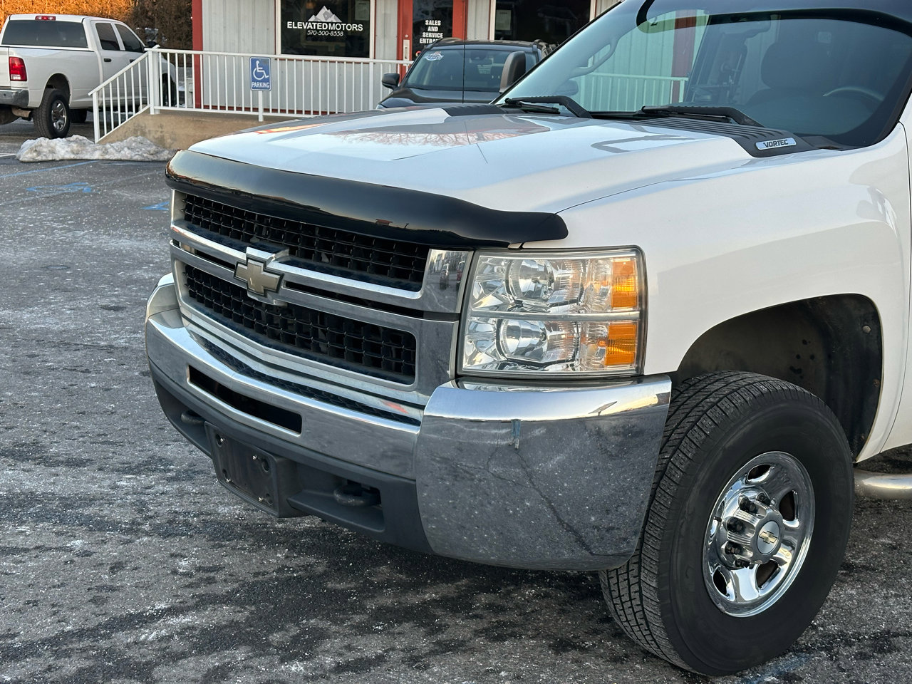 Used 2009 Chevrolet Silverado 2500 LT w/ Suspension Package, Off-Road image 5