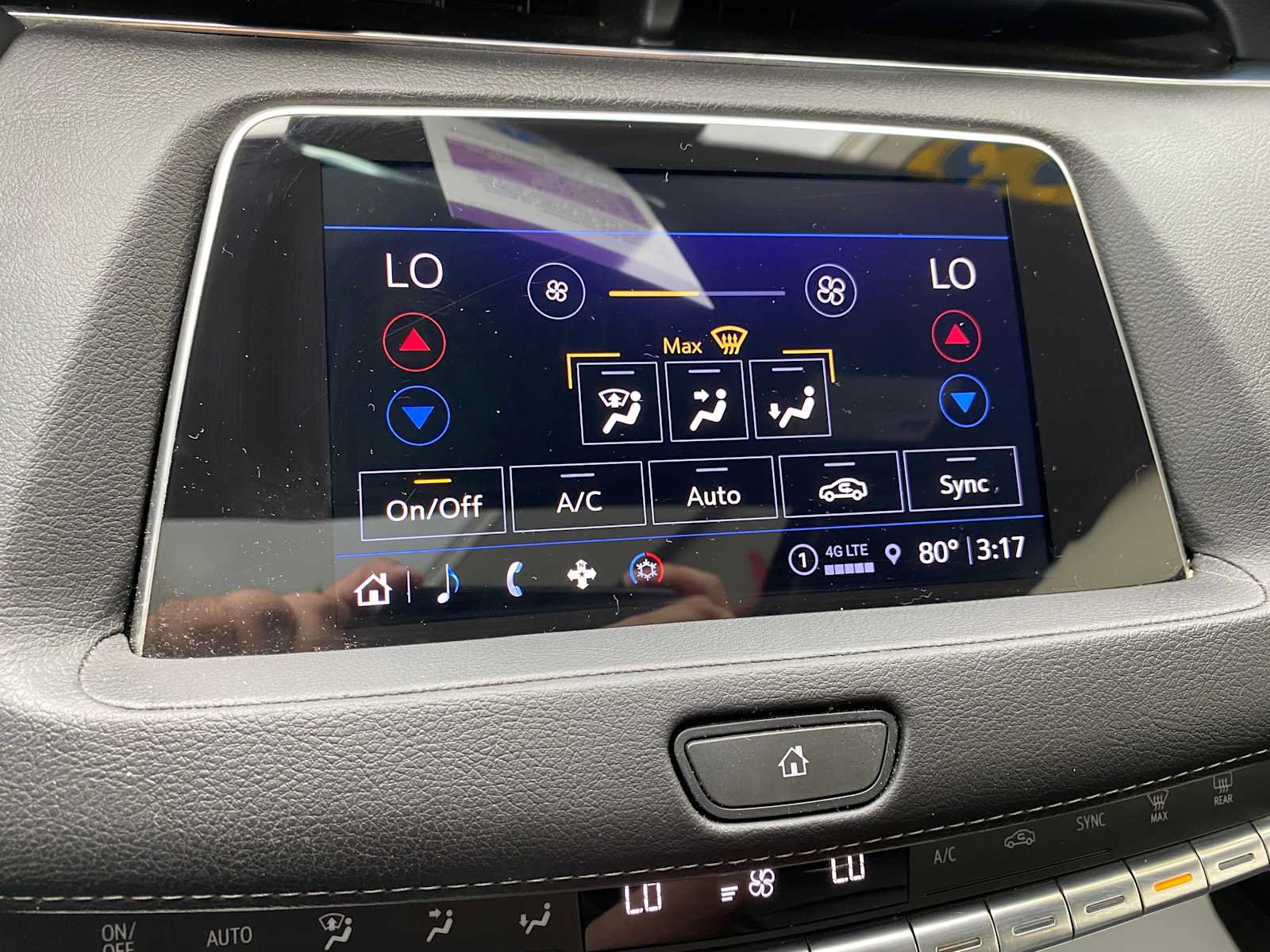 Used 2023 Cadillac XT4 Luxury w/ Cold Weather Package FWD image 22