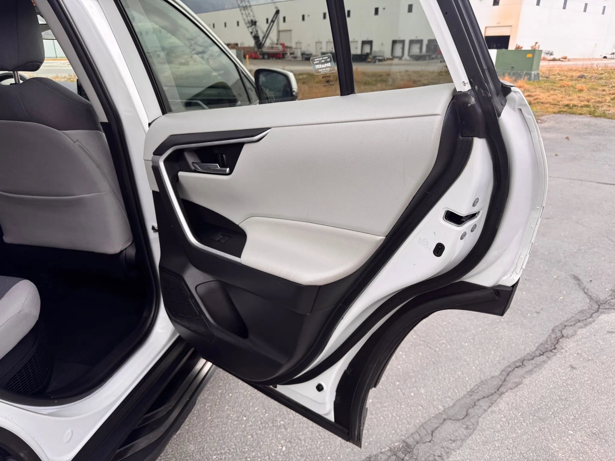 Used 2021 Toyota RAV4 XLE w/ Carpet Mat Package (TMS) image 19