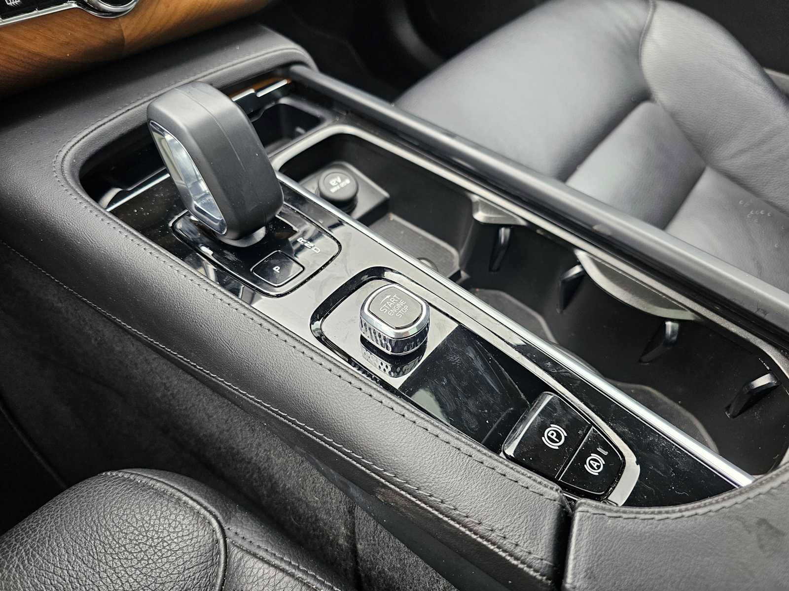 Used 2023 Volvo XC90 B6 Core w/ Protection Package Premier image 36